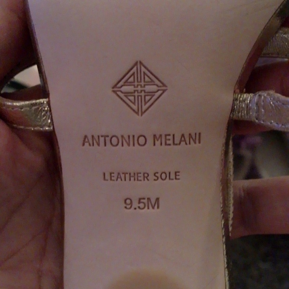 Gold Strappy Sandals 9.5 Metallic Boho Whimsical New - Picture 7 of 7